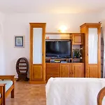Comfortable 2-bedroom With Pool And Wi-fi * Lagos