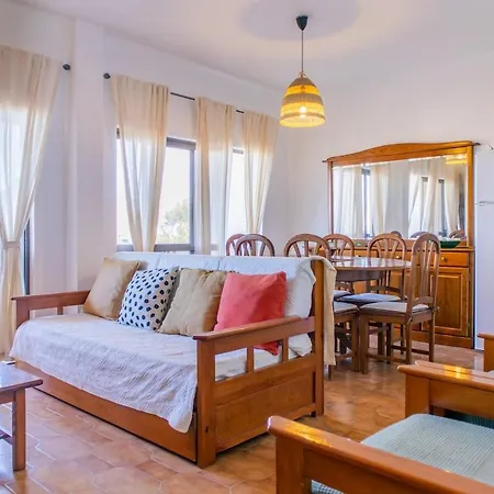 Comfortable 2-bedroom With Pool And Wi-fi Lagos