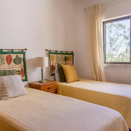 Comfortable 2-bedroom With Pool And Wi-fi