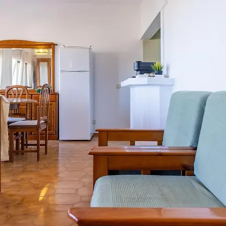 Comfortable 2-bedroom With Pool And Wi-fi