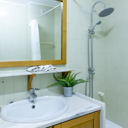 Lägenhet Comfortable 2-bedroom With Pool And Wi-fi *