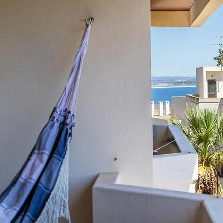 Comfortable 2-bedroom With Pool And Wi-fi
