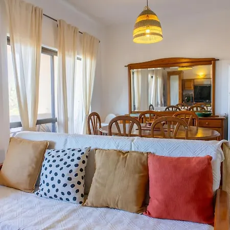 Lägenhet Comfortable 2-bedroom With Pool And Wi-fi *
